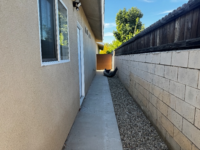 Photo - 282 E 2nd St