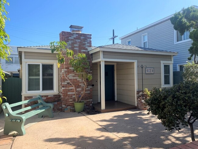 Building Photo - Beautiful 2BD/2BA Beach Home | Prime Mission Beach Location | Garage + 2 Parking Spaces