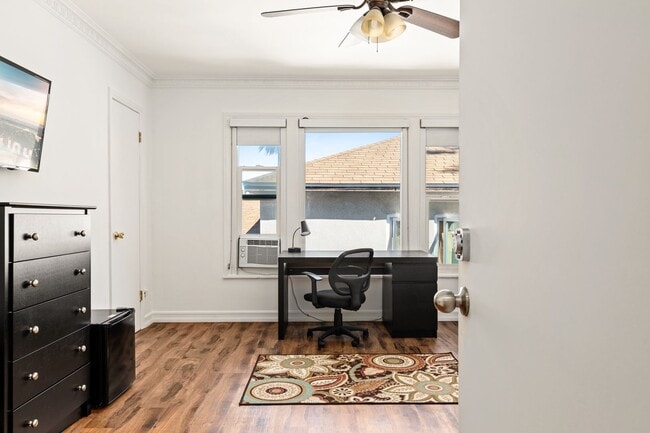 Photo - 515 Landfair Ave Unit Single Room 11 - 11