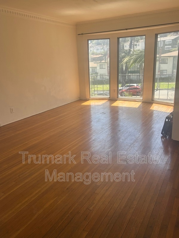Photo - 3731 Los Feliz Blvd Unit 1/4