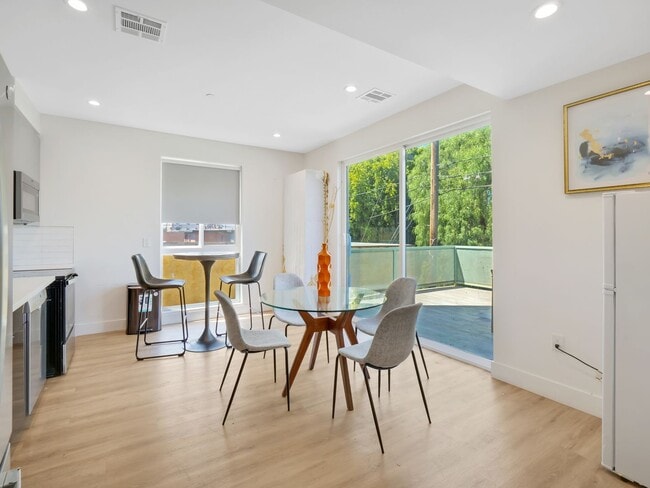 Building Photo - 3105 Normandie Avenue Unit 3105 B2-1