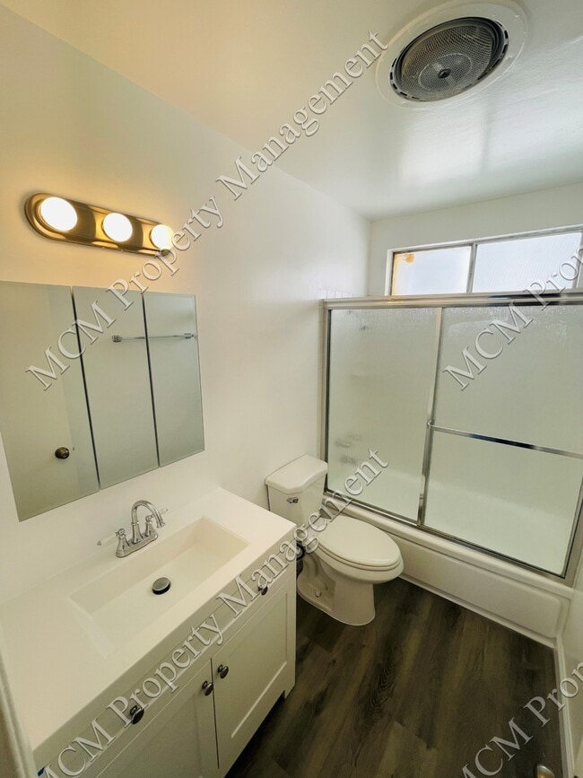 Unit 6 Bathroom - The Newport Apartments