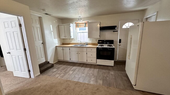 Photo - Cozy 2-Bedroom Retreat, Perfect for Mounta... Unit 3