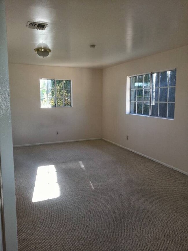 Photo - 11326 Reseda Blvd