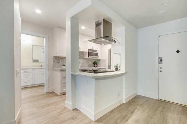 Photo - Woodcliff Apartments