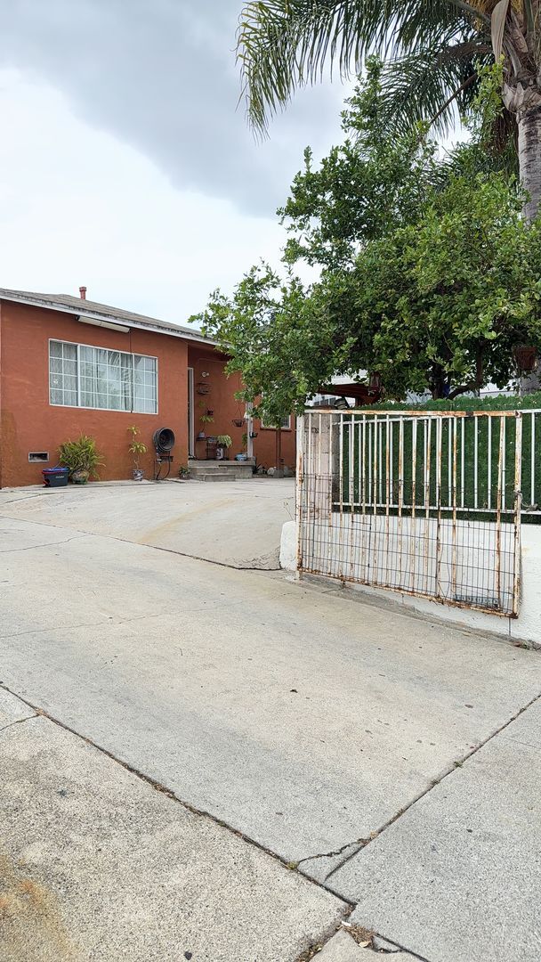 Building Photo - 1536 W 205th St Unit 2