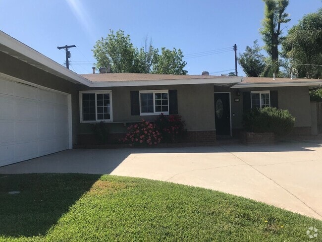 Building Photo - Redlands 4 Bedroom Home