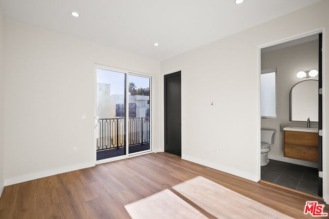 Photo - 1733 S Barrington Ave