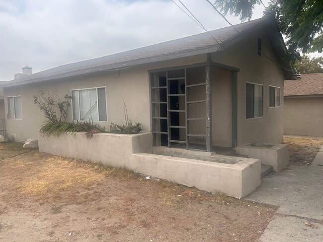 Building Photo - 16855 Reed St Unit 1 (16855 - Front House)