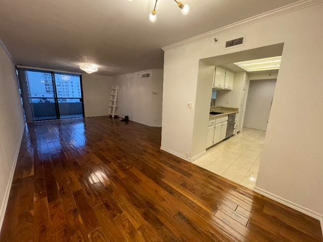 Photo - 600 W 9th St Unit 1206