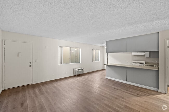 2BR, 1.5BA - 790SF - Living Room - Marlindo Apartments