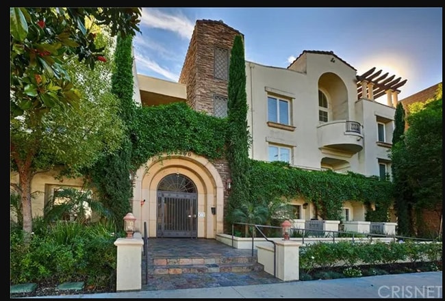 Photo - 15206 Burbank Blvd Townhome