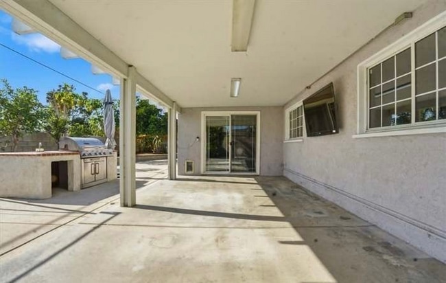 Photo - 10380 Hole Ave