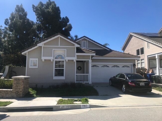 Building Photo - 797 Bennett Ave