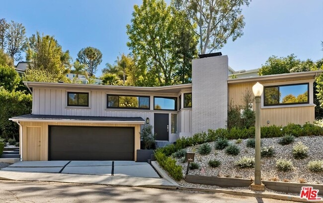 Building Photo - 3141 Lake Hollywood Dr Rental