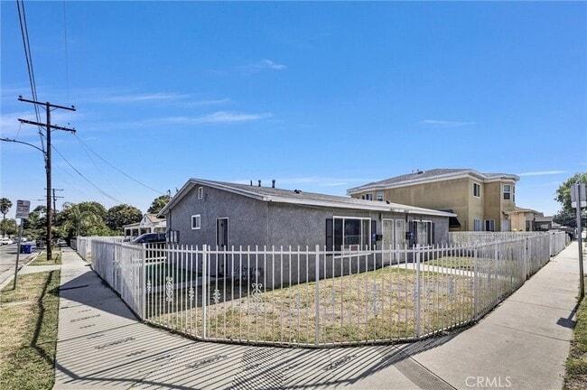 Photo - 1401 E 118th St