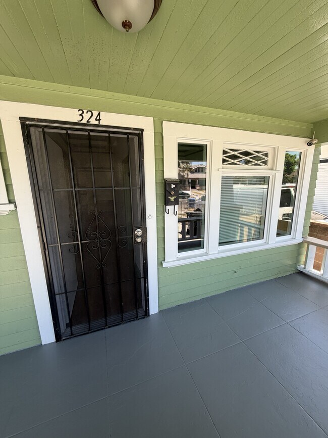 Photo - 324 W 55th St