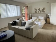 A Deluxe Plaza Studio - 1286 W Adams Blvd