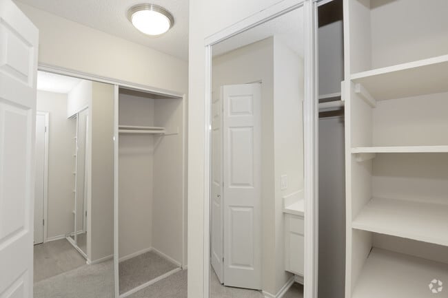 2BR, 2BA - 950 SF - The Village at Granada Hills