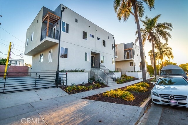 Photo - 5020 Pickford St