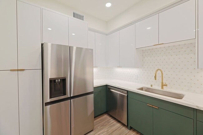 Photo - 4000 Mont Clair Apartments