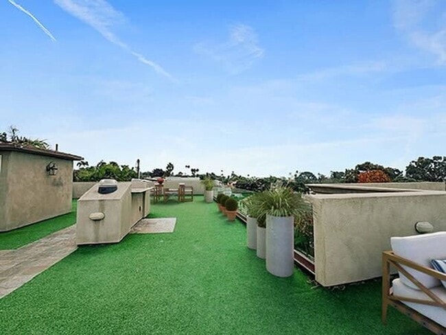 Photo - Spacious 6 Bed in Carlsbad with Ocean Views and Roof Top deck, 1 mile to the Beach!!