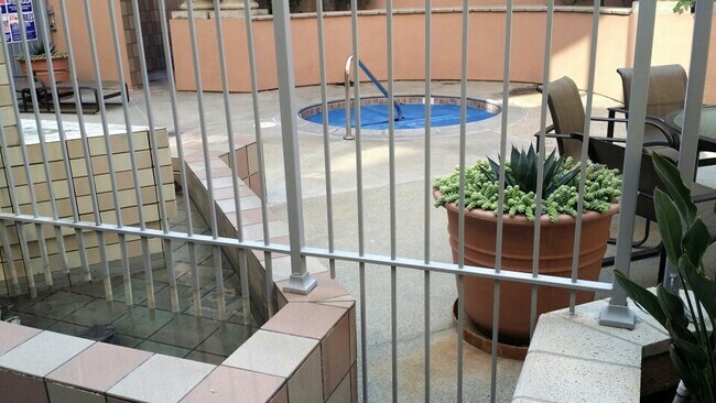 Photo - $2595. Marina District upgraded 1bd 1ba with balcony 735 sq ft