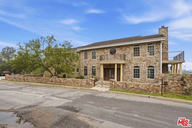 Building Photo - 1036 El Medio Ave