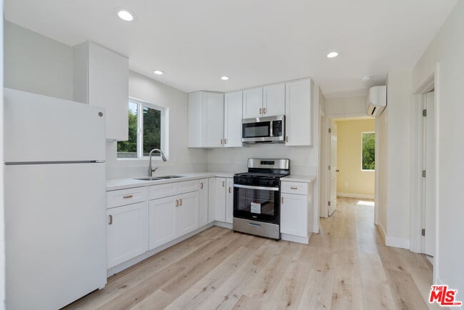 Building Photo - 2018 Forest Ave Rental