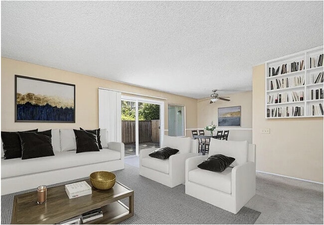 Building Photo - 4382 Caminito del Diamante Unit Playmor La Jolla