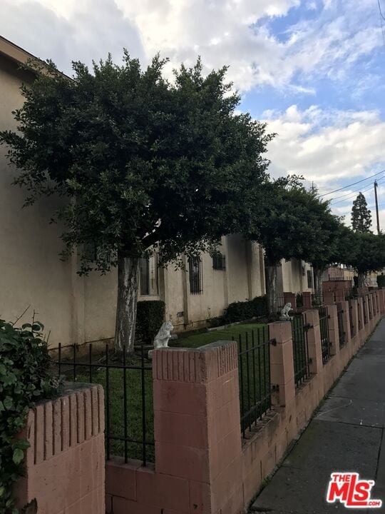 Building Photo - 840 W Colden Ave Unit 2