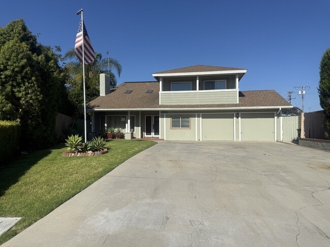 Building Photo - 10462 Sierra Cir