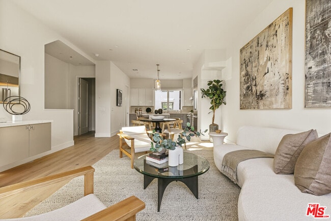 Photo - 3230 S Barrington Ave