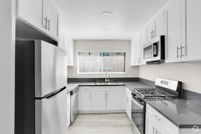 1BR, 1BA - 750SF - The Azusan