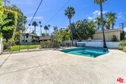 Photo - 626 N Canon Dr House