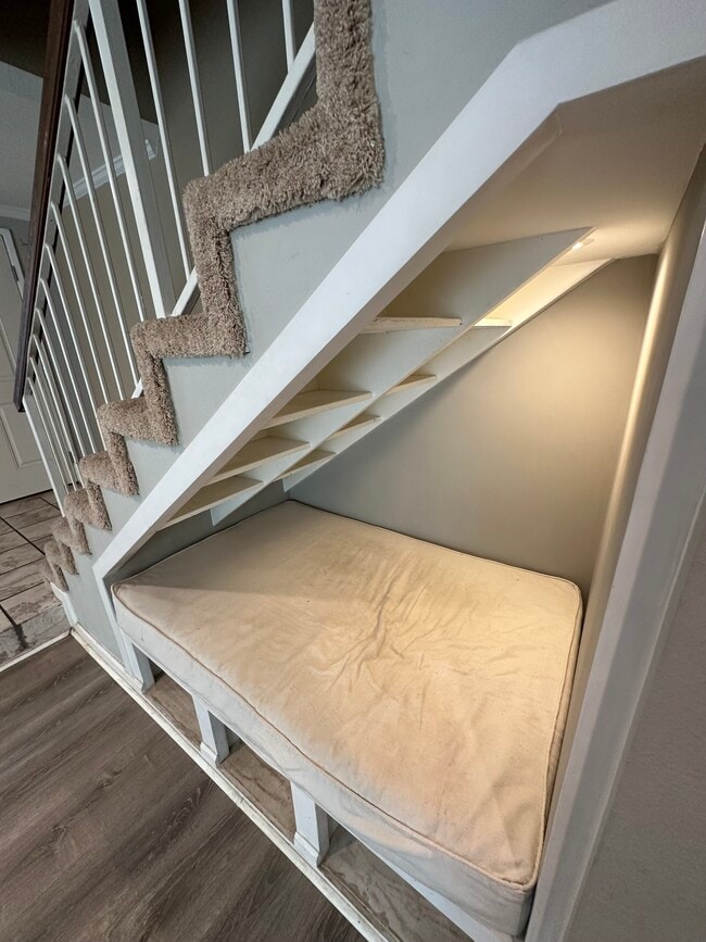 Photo - 917 W State St