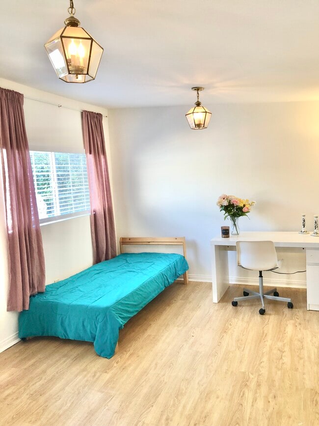 Photo - 14548 Killion St Unit Guest House