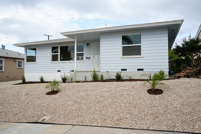 Building Photo - 6118 Pembroke Dr