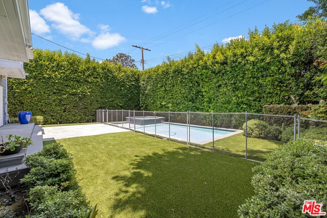 Photo - 1147 Centinela Ave