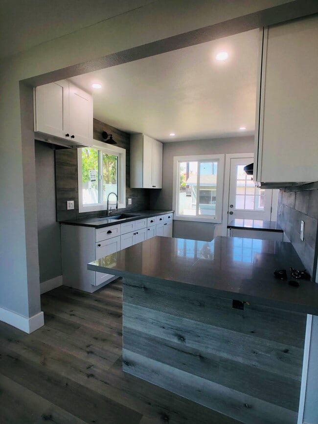 Photo - 321 E Silva St
