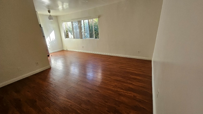 Photo - 933 S Gramercy Dr Unit 8