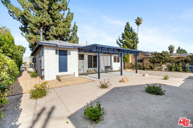 Photo - 15836 Chatsworth St