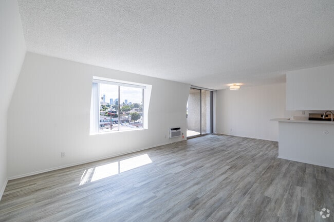 2BR, 2BA - 1,000SF - Living Room - Roberts K Town Lafayette