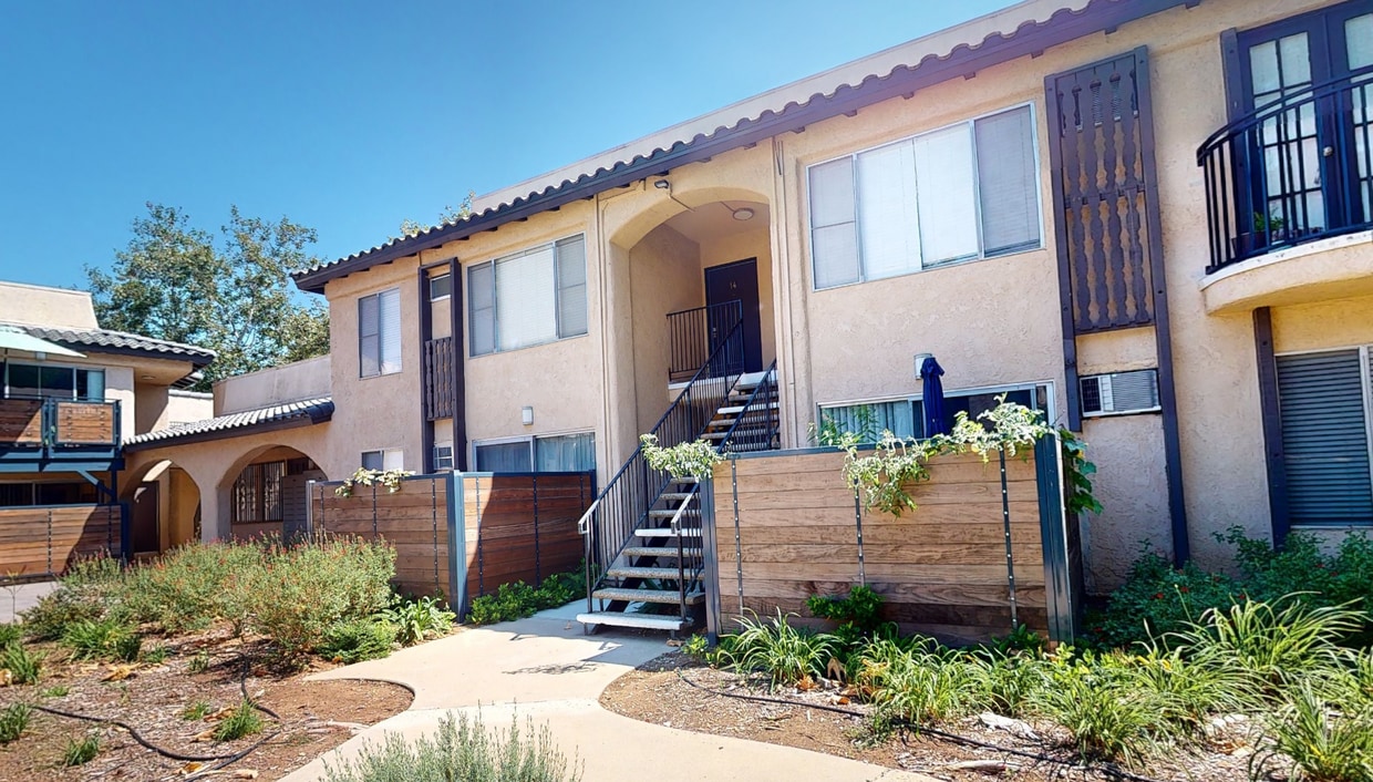 3D Tour - Charter Oaks Apartments