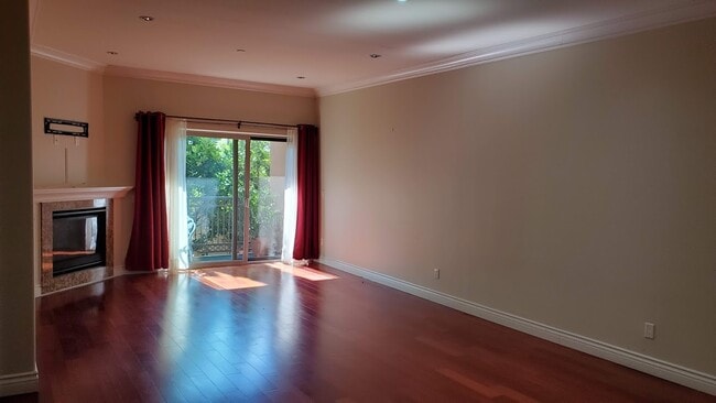 Building Photo - 1135 S Shenandoah St Unit 203