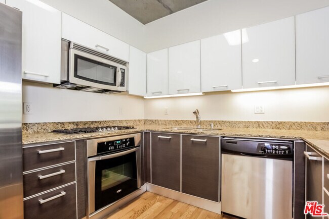 Photo - 645 W 9th St Unit 343