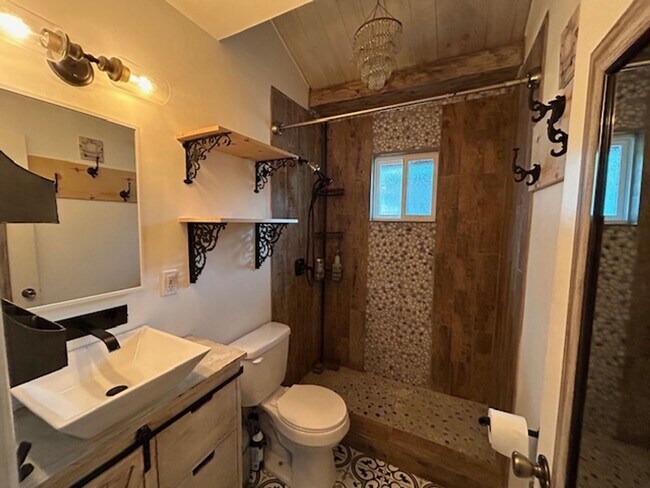 Photo - 1 Bedrooms with laundry