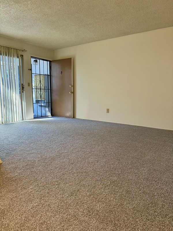 Photo - 2055 Felspar St