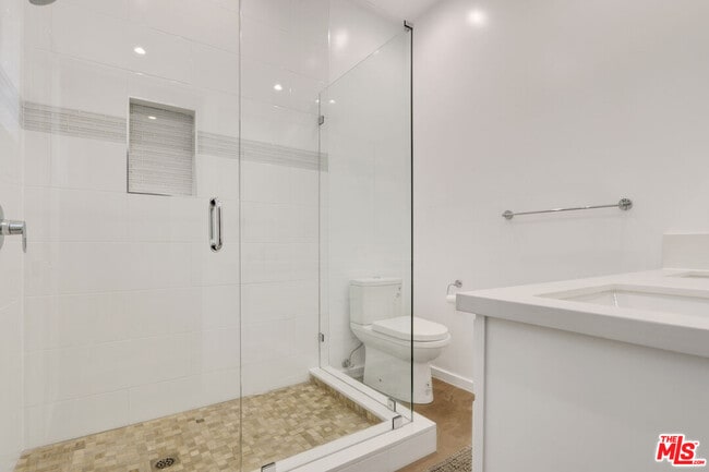 Photo - 809 N W Knoll Dr