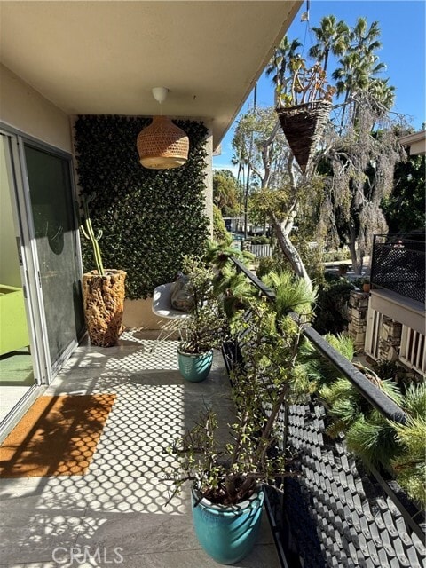 Photo - 241 S Barrington Ave Unit B7